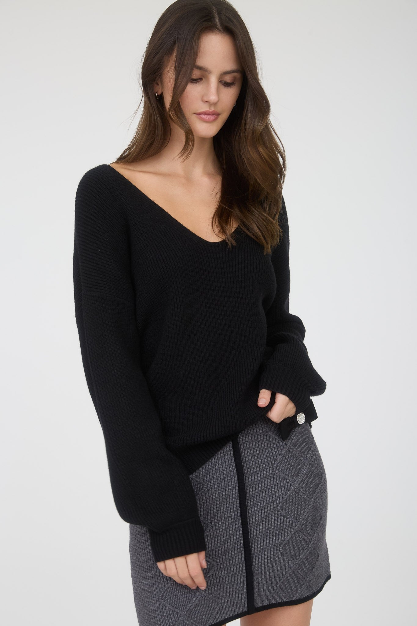 V Neck Drop Shoulder Back Bow Tie Detail Sweater